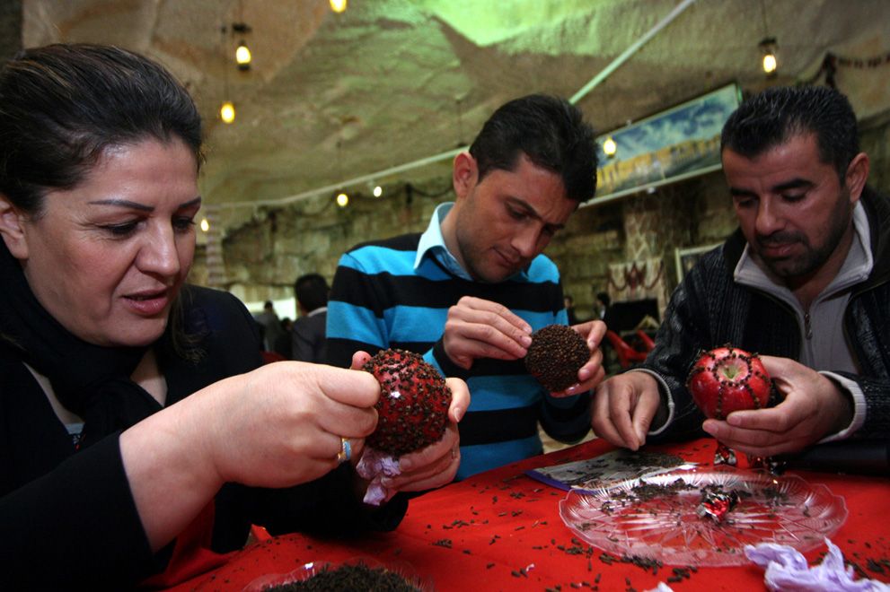 Iraqi Kurds decorate apples with cloves to offer it to their partners on Valentine's Day at a restaurant in the Kurdish city of Arbil in northern Iraq. The preservation of a red apple with cloves is a Kurdish tradition on the feast of love symbolizing Adam and Eve's relation with the apple representing love and prosperity. (Photo:AFP)