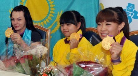 Olympic champions Svetlana Podobedova, Zulfiya Chinshanlo and Maya Maneza. Photo courtesy of Kazakh State University after Al-Farabi