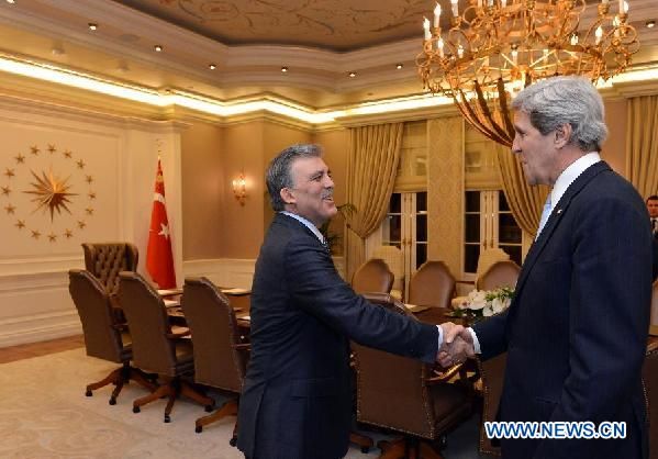 Turkish President Abdullah Gul (L) meeting with visiting U.S. Secretary of State John Kerry in Ankara, 