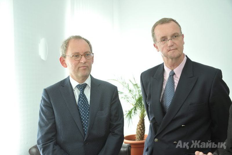 Arjan van Dijk (L) and Hans Bakker