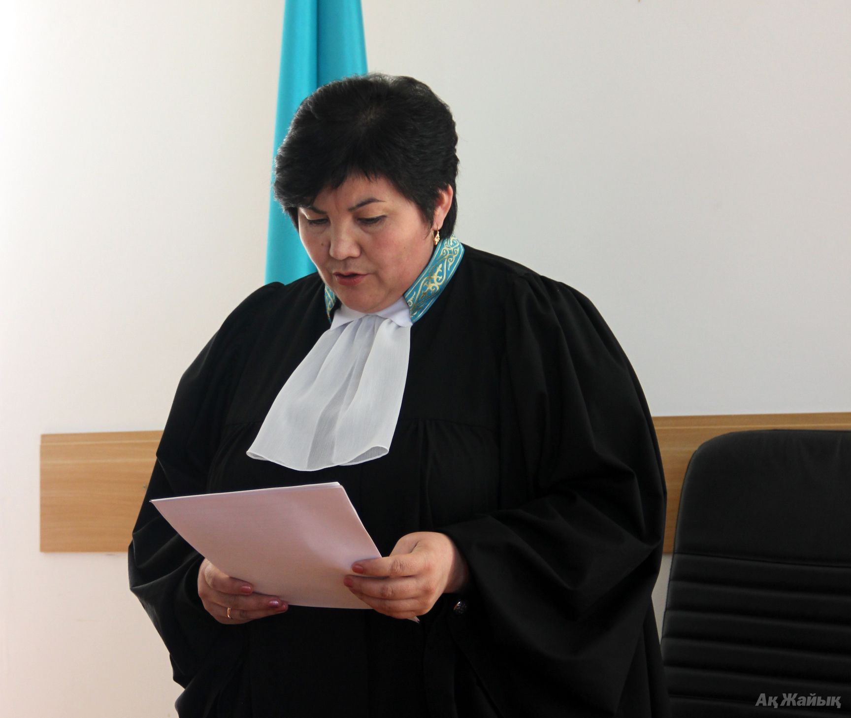 Judge Zaure Kazakbai announcing verdict 