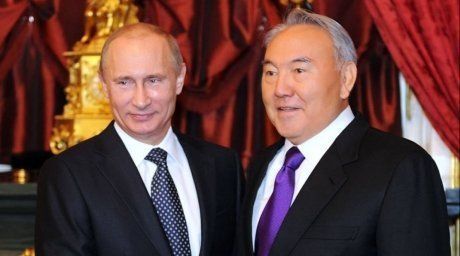 Nazarbayev welcoming Putin in Astana