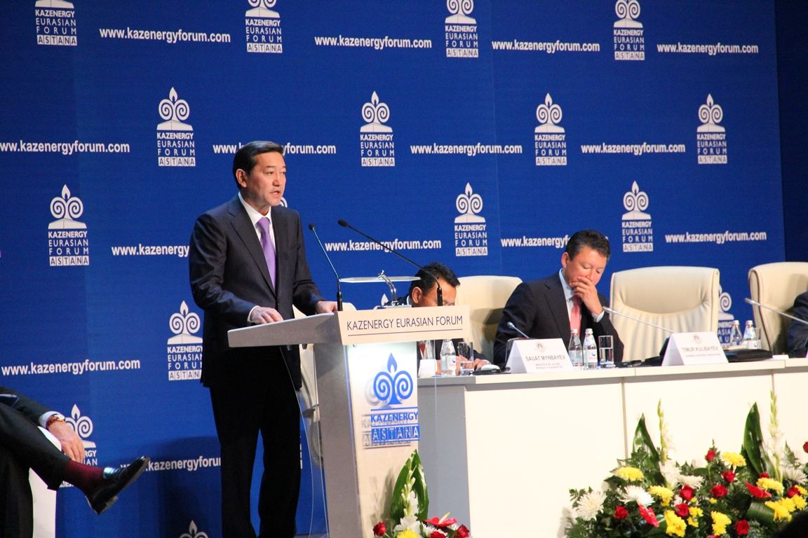 PM Serik Akhmetov addressing. 