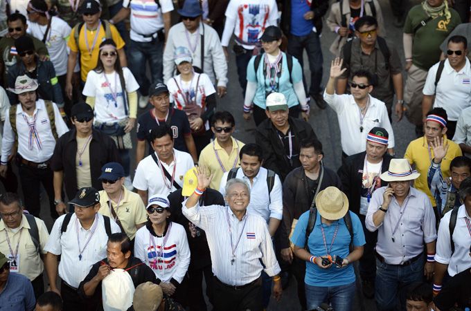 Protest leader Suthep, center, and supporters vowed to swarm Bangkok streets in 