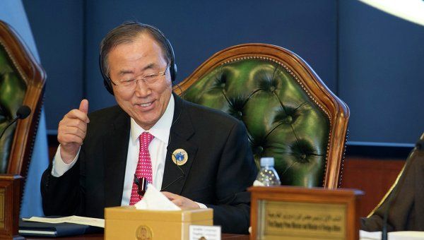  UN Secretary-General Ban Ki-moon gives a thumbs up sign at the end of the Second International Humanitarian Pledging Conference for Syria held at Bayan Palace in Kuwait, January 15, 2014