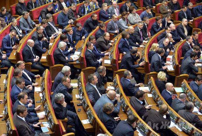 Deputies attend the Ukrainian parliament during the extraordinary session in Kiev on January 28, 2014. (AFP)