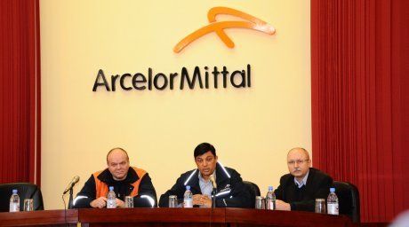 The CEO of ArcelorMittal Temirtau Vijay Mahadevan is meeting with personnel. ©ArcelorMittal Temirtau  For more information see: http://en.tengrinews.kz/companies/Largest-Kazakhstan-companies-to-increase-salaries-from-April-2014-26093/ Use of the Tengrinews English materials must be accompanied by a hyperlink to en.Tengrinews.kz