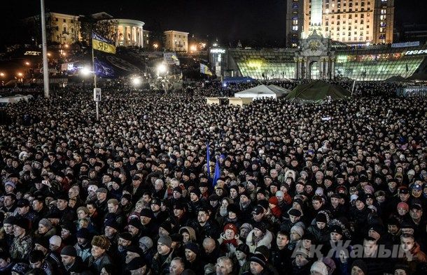 Head of the opposition Batkivshchyna Party Arseniy Yatsenyuk (R) holds the hand of newly freed Ukrainian opposition icon Yulia Tymoshenko as she arrives to speak at Independence Square on Feb. 22, moments after parliament voted to hold early presidential elections in May.