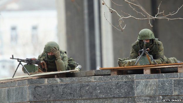 Machine-gunners took up position outside the Crimean parliament