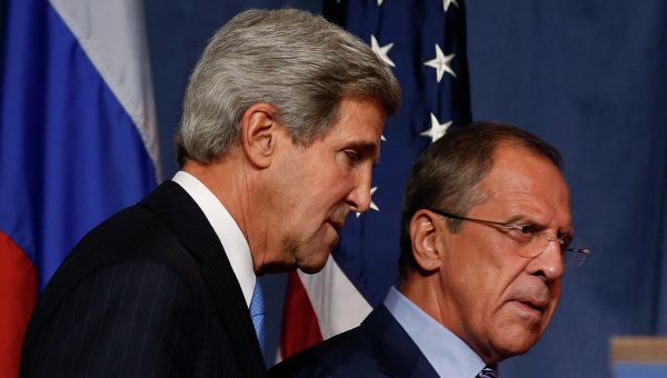 The phone conversation between Russian Foreign Minister Sergei Lavrov (R) and his US counterpart John Kerry (L) was held at the initiative of the US. (archive photo)