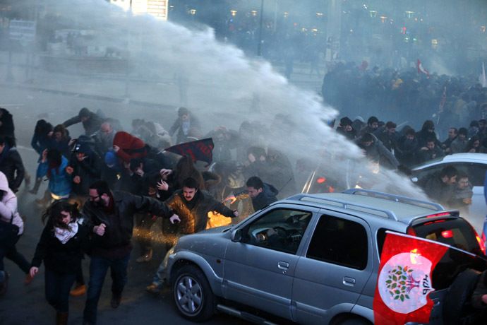 Protesters are hit by water cannon during clashes with riot police in Kadikoy, on the Anatolian side of Istanbul, on March 11, 2014. (AFP Photo)