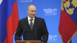 Putin moves towards annexing Crimea