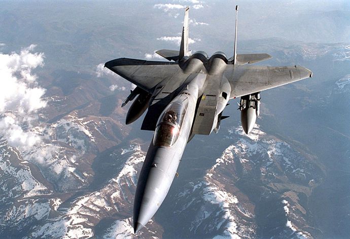 A US F-15C Eagle flies a mission over Yugoslavia 08 April 1999 (AFP Photo)