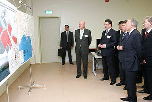 General director of SAT & Company, Nurlan Abduov, presents to the Head of State the plans for the development of KPI's integrated gas-based petrochemical complex. Credit:chemical-technology.com