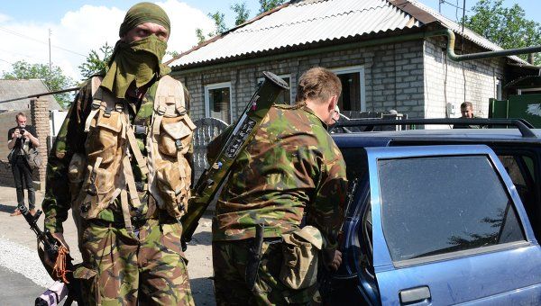 Soldiers of Donbass people's militia near Donetsk international airport