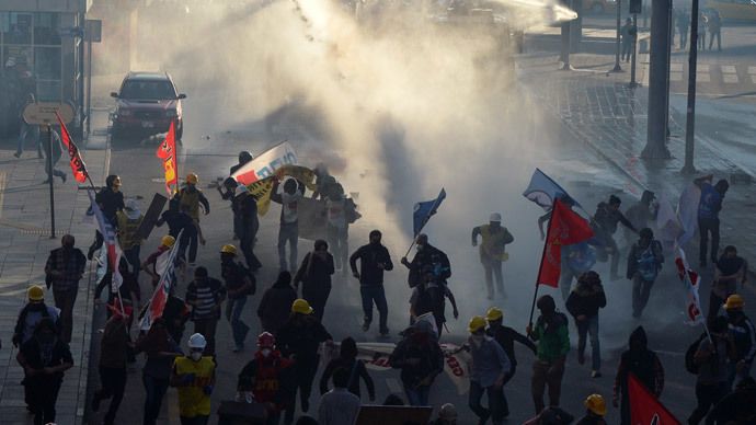 Riot police fire tear gas and water cannons to disperse anti-government protesters in Ankara May 31, 2014.(Reuters)