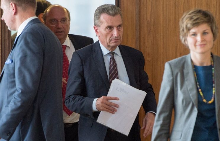 EU Energy Commissioner Gunther Oettinger (center) after the negotiations of the gas supplies between Ukraine and Russia
