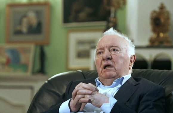 Georgia's former President Eduard Shevardnadze speaks during an interview with Reuters at his residence in Tbilisi September 4, 2009. 