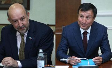 Ambassador of France to Kazakhstan Francis Etienne and RoK Secretary of State Adilbek Dzhaksybekov 