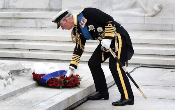 Britain's Prince Charles lays a wreath during a ceremony to commemorate the 100th anniversary of the outbreak of World War One, at the Cenotaph in Glasgow, Scotland August 4, 2014. 