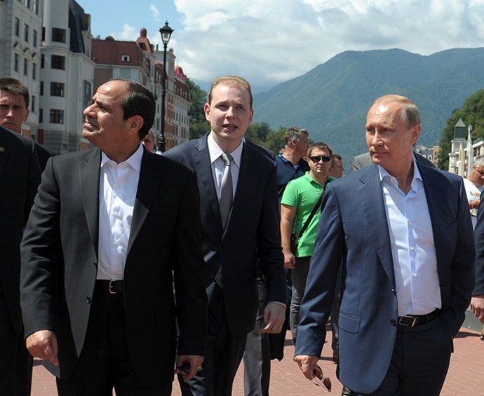 Russian President Vladimir Putin (R) and his Egyptian counterpart Abdel Fattah al-Sisi (L) walk on the main embankment in the Roza Khutor Village outside Sochi on August 12, 2014 during the Egyptian leader's first official visit to Russia. (AFP Photo)