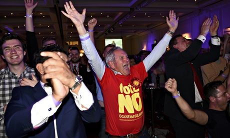 No campaign supporters react to a declaration in their favour, at the Better Together Campaign headquarters in Glasgow, Scotland.(Reuters)
