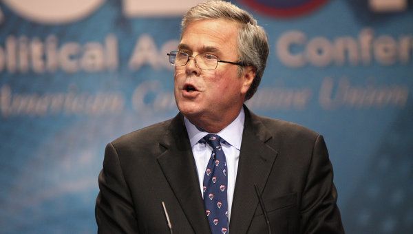 Jeb Bush leveled harsh criticism at Hillary Clinton at a GOP rally in key state Colorado.