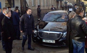 Almaty Mayor Esimov arrived to the college where bomb explosion took place this mornig.