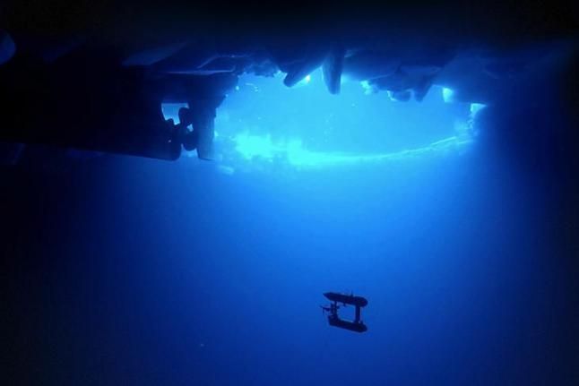 Underwater robot mapping sea ice. (Woods Hole Oceanographic Institution)