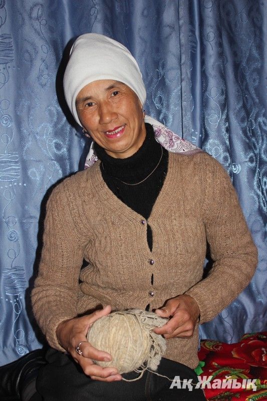 Bibigul learned to work with wool from mer mother Sabilya.