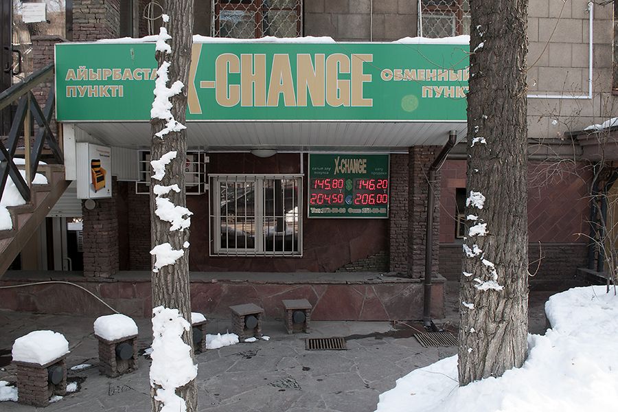 A private currency exchange center in Almaty displays the valuations of the Kazakh tenge against the U.S. dollar and the euro four years ago – between the two major tenge devaluations in February 2009 and February 2014. Kazakhs are wary that the tenge could take another hit this February.