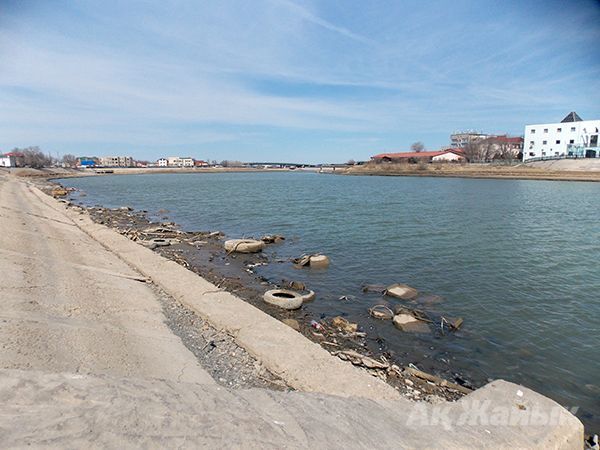 When water is low at the Ural River, time to clean garbage that is inaccessible during high water season.