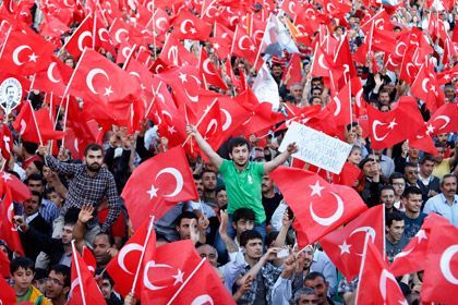 Режеп Тайып Ердоғанның жақтастары. Фото: Umit Bektas / Reuters