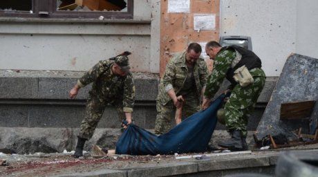 Луганскі қалалық әкімшілігі ғимаратына жасалған әуе шабуылы. РИА Новости