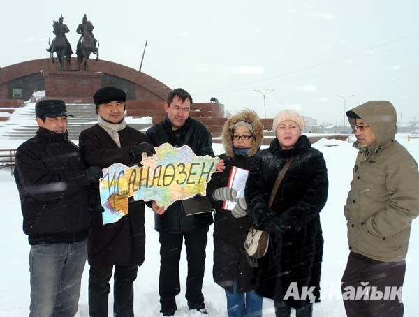 Жаңаөзендегі адамдарға қарсы оқ атуға қарсы атыраулық азаматтық белсенділердің наразылығы. Фото 