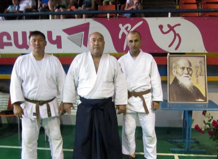 Н. Шайхиев со своими учениками К. Жамауовым и А. Маркеловым