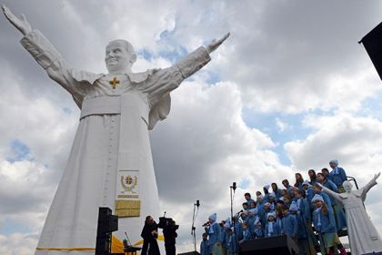  Памятник Иоанну Павлу II в Польше Фото: Janek Skarzynski / AFP