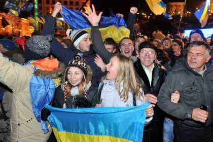Участники митинга сторонников евроинтеграции в Киеве 26 ноября Фото: Женя Савилов / AFP