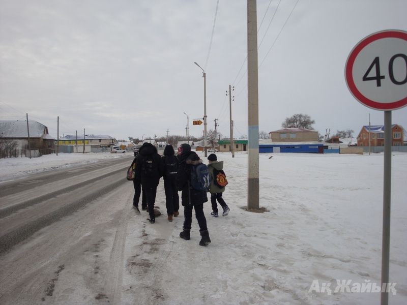 Домой школьники возвращаются пешком: автобус не ходит уже два дня