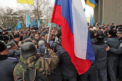  Участники митинга в Симферополе Фото: Василий Батанов / РИА Новости