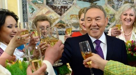 Нурсултан Назарбаев поздравил женщин с наступающим Международным женским днем. ©akorda.kz