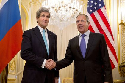 Джон Керри (слева) и Сергей Лавров на переговорах в Париже Фото: Poll / Reuters
