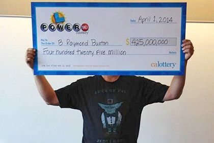  Победитель лотереи Б. Рэймонд Бакстон Фото: California State Lottery