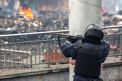 Сотрудник правоохранительных органов на Майдане, февраль 2014 года Фото: Андрей Стенин / РИА Новости