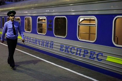 Пограничный контроль пассажиров поезда Москва — Киев Фото: Руслан Кривобок / РИА Новости