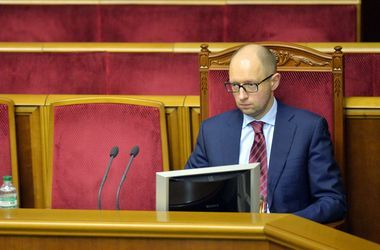 Арсений Яценюк приехал в Раду обсудить Конституцию. Фото: AFP