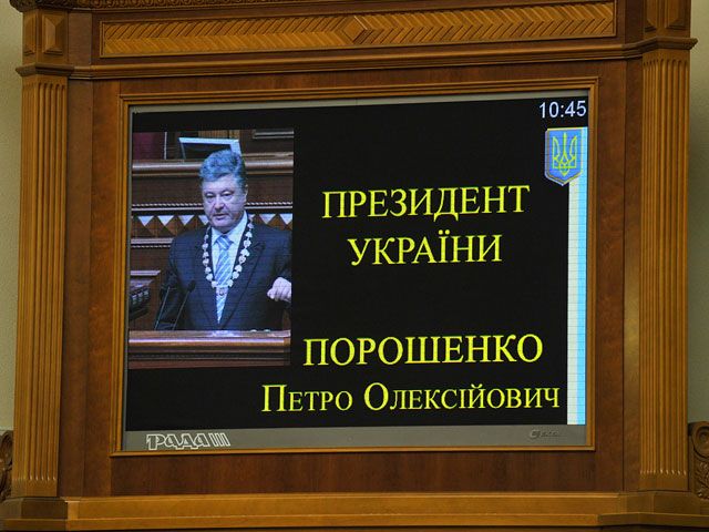 Украинский президент, помимо этого, готов подписать и внести в Верховную Раду проект изменений в Конституцию страны по децентрализации власти. Фото Global Look Press
