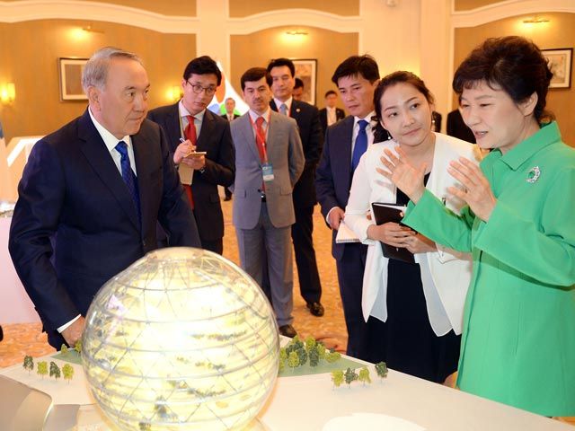 Участие Пак Кын Хе в открытии казахстанско-корейского бизнес-форума. Фото Акорда.kz