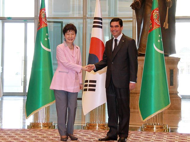 Президент Туркменистана Гурбангулы Бердымухамедов и Президент Республики Корея Пак Кын Хе, 20 июня 2014 года. Фото Global Look Press