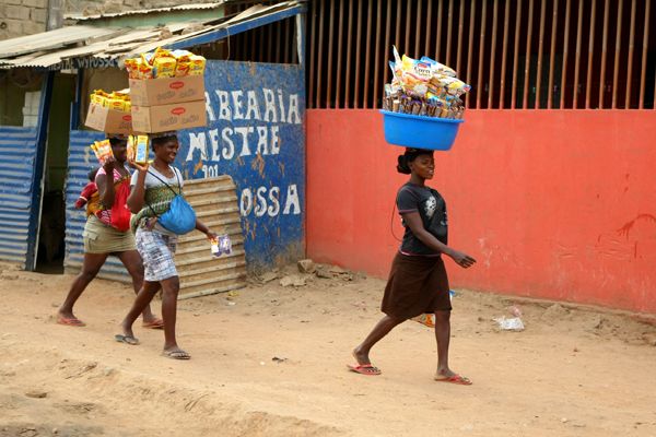 Одна из улиц Луанды. Фото: Сергей Мамонтов/РИА Новости